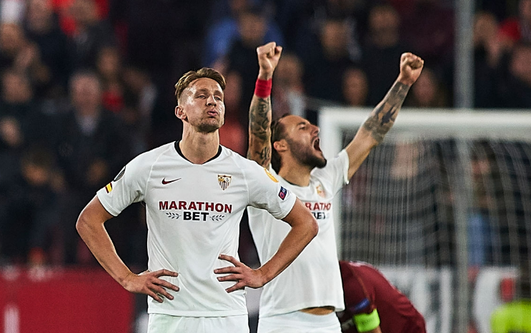 爱游戏平台体验阿贾克斯发布备战花絮，今晨临场应变，葡超任务艰巨，阵容厚度经受考验的简单介绍